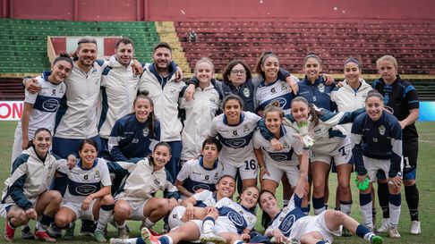 Gimnasia venció a Peñarol de Uruguay por penales y se quedó con el tercer puesto en la Ladies Cup Gimnasia venció a Peñarol de Uruguay por penales y se quedó con el tercer puesto en la Ladies Cup