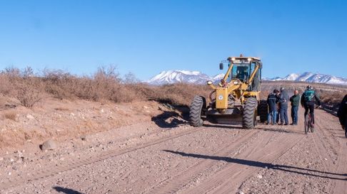 Como parte de la colectora minera, acondicionaron 82,8 kilómetros de trazado del camino Castillos de Pincheira-Paso del Carqueque. Como parte de la colectora minera, acondicionaron 82,8 kilómetros de trazado del camino Castillos de Pincheira-Paso del Carqueque.