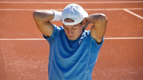 Sebastián Báez sigue en caída libre. Sebastián Báez sigue en caída libre.