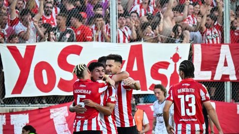 Estudiantes dio vuelta la historia y conquistó el Trofeo de Campeones. Estudiantes dio vuelta la historia y conquistó el Trofeo de Campeones.