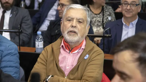 El TOF rechazó la domiciliaria de Julio De Vido. El TOF rechazó la domiciliaria de Julio De Vido.