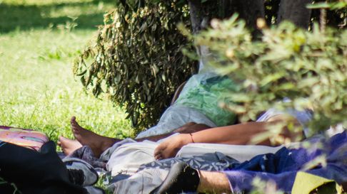 Tal como lo denunció El Editor mendoza, la Iglesia confirmó que camiones recolectores de basura han retirado abrigos y frazadas de personas que duermen en la calle. Tal como lo denunció El Editor mendoza, la Iglesia confirmó que camiones recolectores de basura han retirado abrigos y frazadas de personas que duermen en la calle.