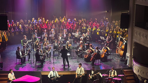 El Teatro Independencia se llena de energía beatle. El Teatro Independencia se llena de energía beatle.
