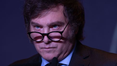 Javier Milei atraviesa una semana de crisis: revés en el Senado, polémica por Malvinas y viaje fallido a Estados Unidos. Javier Milei atraviesa una semana de crisis: revés en el Senado, polémica por Malvinas y viaje fallido a Estados Unidos.