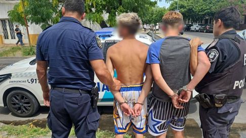 Dos menores de edad fueron demorados tras el robo de una moto en Tolosa. Dos menores de edad fueron demorados tras el robo de una moto en Tolosa.