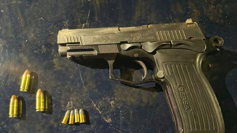 Arma secuestrada en uno de los operativos de Godoy Cruz. Arma secuestrada en uno de los operativos de Godoy Cruz.