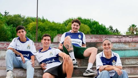 gimnasia presento sus camisetas para la temporada 2025 gimnasia presento sus camisetas para la temporada 2025
