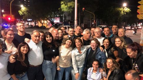 Leo Yapur, radical sanrafaelino, en pleno festejo en el Sur. Leo Yapur, radical sanrafaelino, en pleno festejo en el Sur.