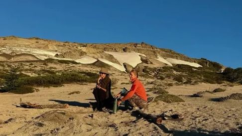 Juliana Awada, esposa de Mauricio Macri, acampó con amigos en el Nahuel Huapi. Juliana Awada, esposa de Mauricio Macri, acampó con amigos en el Nahuel Huapi.