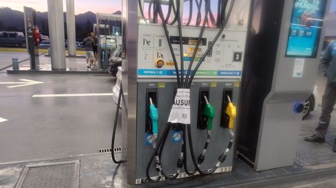 Así quedaron los surtidores de la YPF de Uspallata. Así quedaron los surtidores de la YPF de Uspallata.