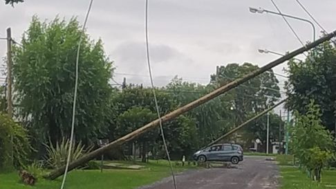 Miles de vecinos de La Plata, Berisso y Ensenada sin luz por el temporal Miles de vecinos de La Plata, Berisso y Ensenada sin luz por el temporal