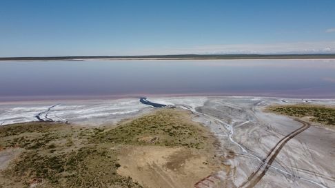 El Jarillar S.A. se asoció con Ampere Lithium para sacar litio de las salinas del Diamante, un reservorio que se extiende a la vera de la ruta 144, entre San Rafael y Malargüe. El Jarillar S.A. se asoció con Ampere Lithium para sacar litio de las salinas del Diamante, un reservorio que se extiende a la vera de la ruta 144, entre San Rafael y Malargüe.