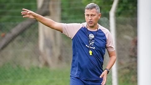 Diego Flores teme perder a un titular habitual en Gimnasia Diego Flores teme perder a un titular habitual en Gimnasia