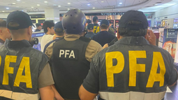 Expulsaron a un venezolano que había ingresado ilegal al país y que tenía vínculos con una organización criminal trasnacional. Expulsaron a un venezolano que había ingresado ilegal al país y que tenía vínculos con una organización criminal trasnacional.