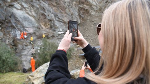 Hebe Casado retrata uno de los momentos del operativo limpieza y propaganda. Hebe Casado retrata uno de los momentos del operativo limpieza y propaganda.