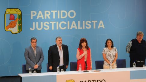 Cristina Fernandez de Kirchner quien “convoca en forma urgente a una reunión extraordinaria del Consejo Nacional Federal a los fines de fijar la postura partidaria” en relación al DNU de Javier MIlei que avala la renegociación con FMI. Cristina Fernandez de Kirchner quien “convoca en forma urgente a una reunión extraordinaria del Consejo Nacional Federal a los fines de fijar la postura partidaria” en relación al DNU de Javier MIlei que avala la renegociación con FMI.