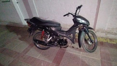 Un menor robó una moto en Las Heras y fue aprehendido. Un menor robó una moto en Las Heras y fue aprehendido.