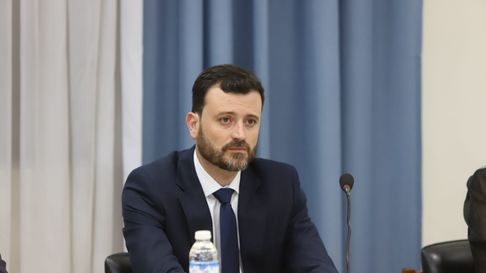 Leonardo Yapur, de San Rafael, encabeza la lista de senadores provinciales. Leonardo Yapur, de San Rafael, encabeza la lista de senadores provinciales.