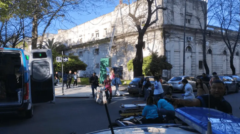 violento choque en el centro platense: una joven gravemente herida violento choque en el centro platense: una joven gravemente herida