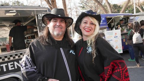 Multitudinaria peña deferal para celebrar la Independencia. Multitudinaria peña deferal para celebrar la Independencia.