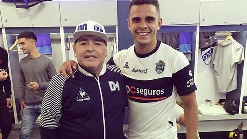 jugo en gimnasia, le hizo una cancion a maradona y ahora tendra un paso por la liga jugo en gimnasia, le hizo una cancion a maradona y ahora tendra un paso por la liga