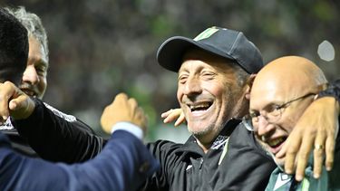 con sello platense, banfield se quedo con el clasico y aseguro la permanencia