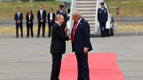 Trump y Putin se reunieron en Alaska por casi tres horas para tratar la guerra en Ucrania, en una cumbre que el Kremlin calificó como “fantástica” y que estuvo marcada por gestos polémicos. Trump y Putin se reunieron en Alaska por casi tres horas para tratar la guerra en Ucrania, en una cumbre que el Kremlin calificó como “fantástica” y que estuvo marcada por gestos polémicos.