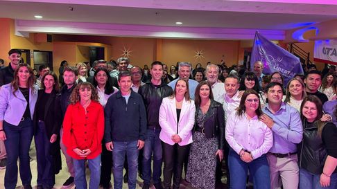 Presentación oficial en Tupungato junto a dirigentes libertarios, radicales y del sector de Luis Petri. Presentación oficial en Tupungato junto a dirigentes libertarios, radicales y del sector de Luis Petri.