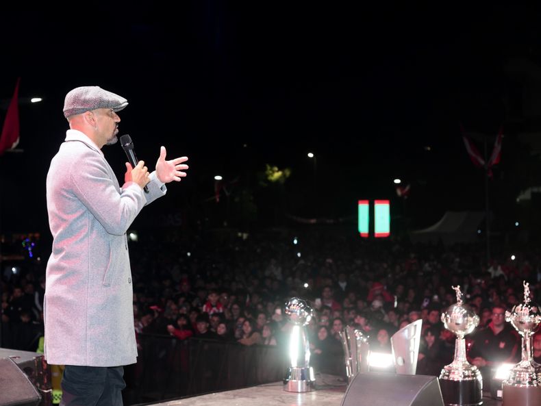 Juan Sebasti&aacute;n Ver&oacute;n realiz&oacute; un emotivo discurso en el Estadio UNO por el aniversario de Estudiantes