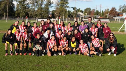 Estudiantes volvió a ganar y está firme en el Torneo de Fútbol Femenino de Primera B Estudiantes volvió a ganar y está firme en el Torneo de Fútbol Femenino de Primera B