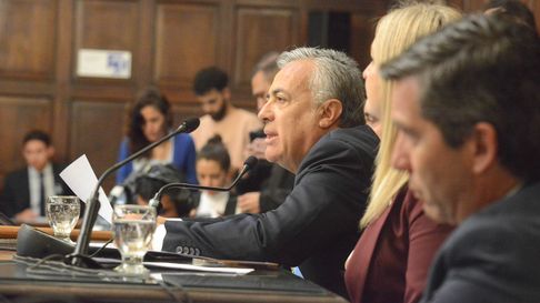 Alfredo Cornejo frente a la Asamblea Legislativa. La pobreza aumentó respecto de su primer gobierno. Alfredo Cornejo frente a la Asamblea Legislativa. La pobreza aumentó respecto de su primer gobierno.