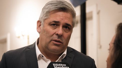 Germán Gómez (PJ) cuestionó la reforma del empleo público en Mendoza por considerar que habilita discrecionalidad política y vulnera la estabilidad laboral. Germán Gómez (PJ) cuestionó la reforma del empleo público en Mendoza por considerar que habilita discrecionalidad política y vulnera la estabilidad laboral.