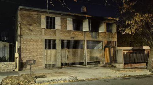 La familia logró salir de la vivienda cuando se desató el incendio La familia logró salir de la vivienda cuando se desató el incendio