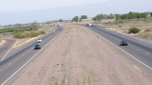 Por las laterales del Acceso Este, Maipú deberá pagar parte de las obras. Por las laterales del Acceso Este, Maipú deberá pagar parte de las obras.