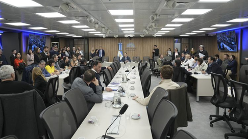 La oposición busca marcar la cancha a Milei con los temas de corrupción que estallaron en las últimas semanas. La oposición busca marcar la cancha a Milei con los temas de corrupción que estallaron en las últimas semanas.