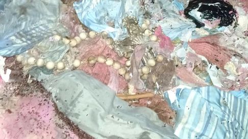 Un rosario y un pedido a Dios, el impactante detalle de un caso que conmociona a La Plata Un rosario y un pedido a Dios, el impactante detalle de un caso que conmociona a La Plata