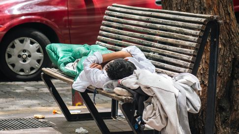 La pobreza en Mendoza tuvo una disminución de casi 20 puntos. La pobreza en Mendoza tuvo una disminución de casi 20 puntos.