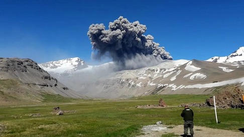 Las cenizas de este volcán podrían afectar a la ciudad de Malargüe. Las cenizas de este volcán podrían afectar a la ciudad de Malargüe.
