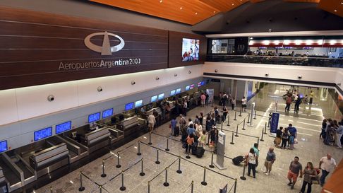 El INDEC informó que en agosto ingresaron 397,5 mil turistas internacionales, un 5% menos que en 2024. En el mismo mes, 798,4 mil argentinos viajaron al exterior (+55,4%). El INDEC informó que en agosto ingresaron 397,5 mil turistas internacionales, un 5% menos que en 2024. En el mismo mes, 798,4 mil argentinos viajaron al exterior (+55,4%).