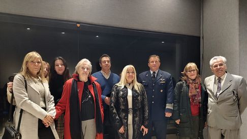 Piden que la Ruta 89 lleve el nombre de Carlos Tomba, quien fue derribado por el enemigo, capturado, y aún así lideró con humanidad y firmeza a sus compañeros detenidos. Piden que la Ruta 89 lleve el nombre de Carlos Tomba, quien fue derribado por el enemigo, capturado, y aún así lideró con humanidad y firmeza a sus compañeros detenidos.