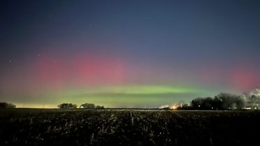 Aurora boreal formada por la tormenta solar en Illinois