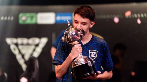 El hijo del presidente de Gimnasia, Mariano Cowen, celebra la Libertadores de E-Sports El hijo del presidente de Gimnasia, Mariano Cowen, celebra la Libertadores de E-Sports