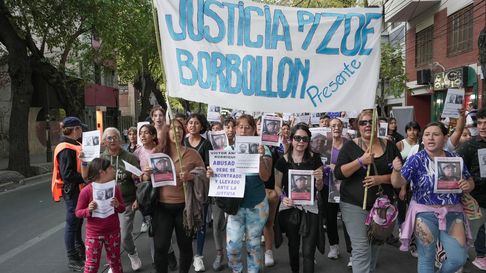 Ni Una Menos acompañó la marcha de familiares y amigos de la joven abusada hace una semana cuando volvía de la facultad en la UNCuyo. Ni Una Menos acompañó la marcha de familiares y amigos de la joven abusada hace una semana cuando volvía de la facultad en la UNCuyo.