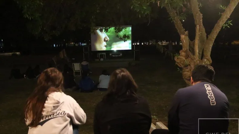 El ciclo Cine en el Bosque es un clásico de Gimnasia. El ciclo Cine en el Bosque es un clásico de Gimnasia.