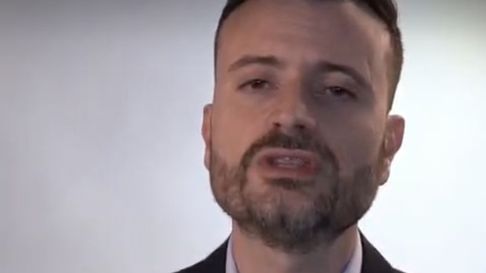 El concejal encendió la polémica con sus comentarios. El concejal encendió la polémica con sus comentarios.