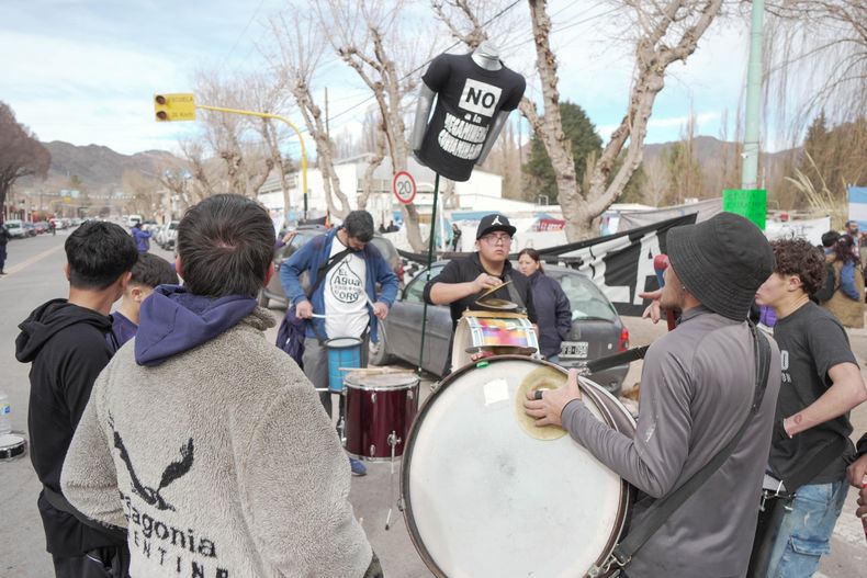 Ritmo y sustancia afuera de la audiencia popular. Ritmo y sustancia afuera de la audiencia popular.
