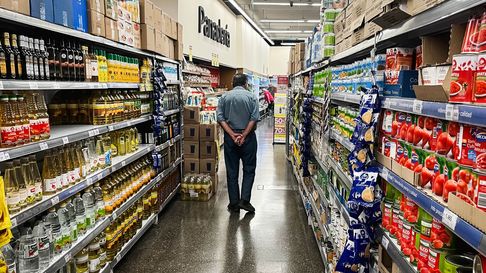 Caputo: Hoy los supermercados grandes rechazaron la mercadería con lista de precios nueva de Unilever y Molinos con subas de 9% a 12% Caputo: Hoy los supermercados grandes rechazaron la mercadería con lista de precios nueva de Unilever y Molinos con subas de 9% a 12%