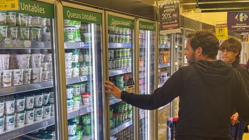 Los supermercados remarcarán todo tras la suba del dólar. Los supermercados remarcarán todo tras la suba del dólar.