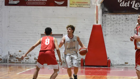 Regatas igualó la reválida del básquet masculino ante San Martín. Regatas igualó la reválida del básquet masculino ante San Martín.