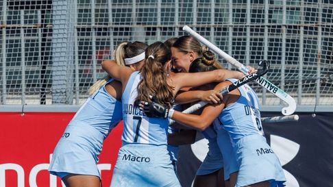 Las Leoncitas, con Luciana Peralta, golearon a Estados Unidos en la Copa Panamericana de hockey sobre césped. Las Leoncitas, con Luciana Peralta, golearon a Estados Unidos en la Copa Panamericana de hockey sobre césped.